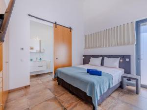 Postel nebo postele na pokoji v ubytování Apartment Suites Sunny Hill-3 by Interhome