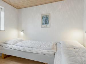 En eller flere senge i et værelse på Holiday Home Teodosija - 20m from the sea by Interhome + 18 billeder