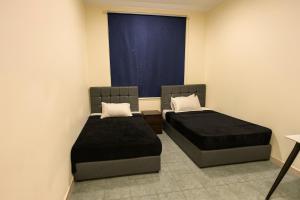 En eller flere senge i et værelse på شقق درة العروس