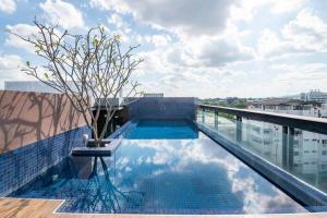 Bassein majutusasutuses Nimman Center Mountain View With Rooftop Pool või selle lähedal