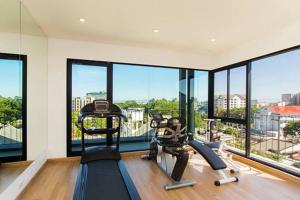 Spordikeskus ja/või sportimisvõimalused majutusasutuses Nimman Center Mountain View With Rooftop Pool