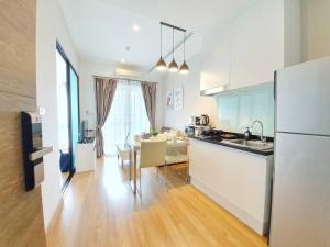 Köök või kööginurk majutusasutuses Nice Modern in Nimman with RoofTop Pool by Bestbnb