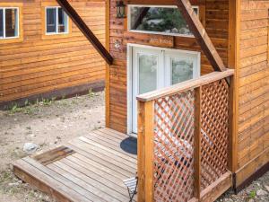 Fotografie z fotogalerie ubytování Iron Horse Cabin at Base Camp Lodging Company v destinaci Lawson + 3 fotografie