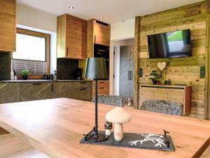 Una cocina o cocineta en Apartment Waidmannsheil - 67qm by Interhome