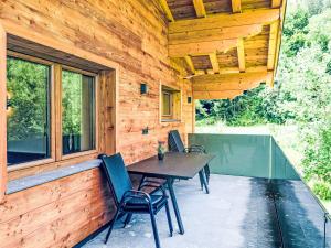 Un balcón o terraza en Apartment Waidmannsheil - 67qm by Interhome