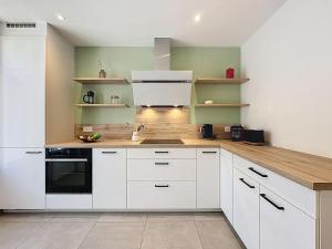 Nhà bếp/bếp nhỏ tại Holiday Home Les Musardises by Interhome