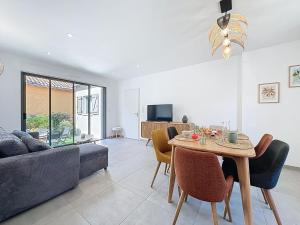 TV/trung tâm giải trí tại Holiday Home Les Musardises by Interhome