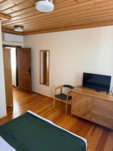 Μια τηλεόραση ή/και κέντρο ψυχαγωγίας στο Casa Gantz
