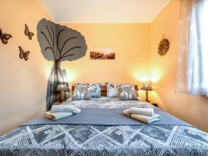 Postel nebo postele na pokoji v ubytování Holiday Home Badi by Interhome + 15 fotografií