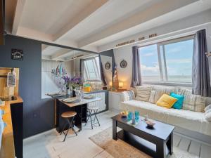 Posezení v ubytování Apartment Le Nid de Juno Beach by Interhome