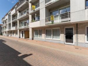ブレーデネにあるApartment Residentie Zandloper by Interhomeの建物の前の空いている通り