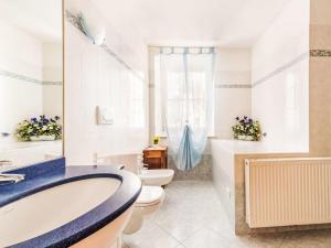 Koupelna v ubytování Apartment Relax tra i Monti by Interhome