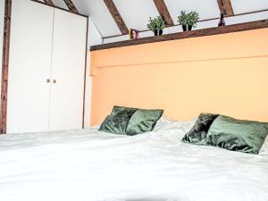 Ένα ή περισσότερα κρεβάτια σε δωμάτιο στο Holiday Home Am Sternberg 115 by Interhome
