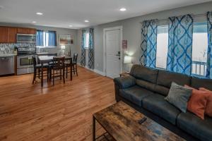 Η κουζίνα ή μικρή κουζίνα στο 3 bed home with huge yard near Hidden Lake