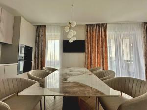 a dining room with a marble table and chairs at Keri Luxury Apartments in Oradea