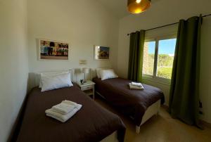 Katil atau katil-katil dalam bilik di Villa with 5 bedrooms & 4 bathrooms - private heated pool +39 gambar