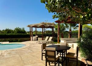 Kolam renang di atau dekat dengan Villa with 5 bedrooms & 4 bathrooms - private heated pool