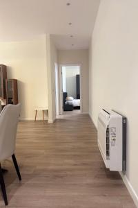 Φωτογραφία από το άλμπουμ του Emerald Luxury 2 Bedroom, 2 Bathroom Apartment στα Τίρανα