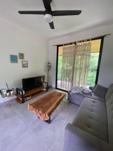 a living room with a couch and a coffee table at Ona Casita 1 in Cuajiniquil