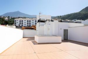 El GuinchoにあるApartamento Rolycar 102の白い建物の屋根からの眺め