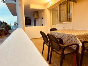 Μπαλκόνι ή βεράντα στο Prinnos Rooms Himare +22 φωτογραφίες