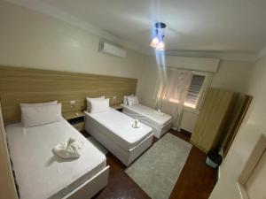 Postel nebo postele na pokoji v ubytování Cairo downtown apartment studio