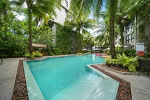 Kolam renang di atau dekat dengan Diamond Condo Resort 1 Bedroom Bangtao