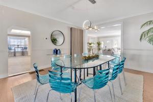 Φωτογραφία από το άλμπουμ του Villa Valentino Luxury 8BR Villa with Heated Pool σε Biscayne Gardens