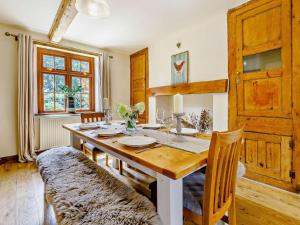 a dining room with a wooden table and chairs at 4 Bed in Hereford 44213 in Hereford +17 photos