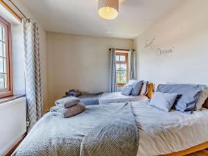 two beds in a room with two windows at 4 Bed in Hereford 44213 in Hereford