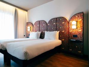 Giường trong phòng chung tại Ibis Styles Madrid Centro Maravillas