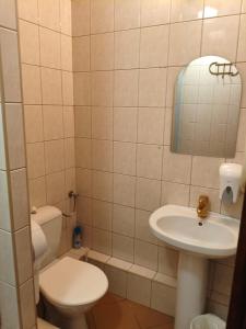 Ένα μπάνιο στο Pokój 314 dwuosobowy z prywatną łazienką - Piotrkowska 262-264