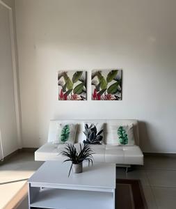 a living room with three pictures on the wall at 303 Espectacular Apartamento en granada in Cali