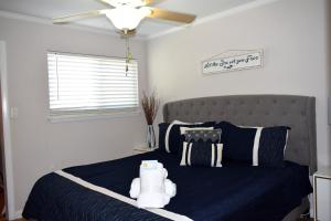 Postel nebo postele na pokoji v ubytování Oceanfront Paradise + 13 fotografií