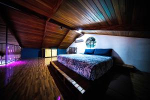 Postel nebo postele na pokoji v ubytování Blu House Nature & Tours
