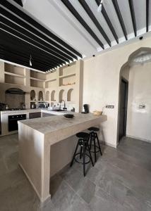Η κουζίνα ή μικρή κουζίνα στο L'oasis, pretty villa in Marrakech heated pool