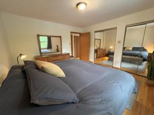 En eller flere senge i et værelse på Le 886, 3 chambres