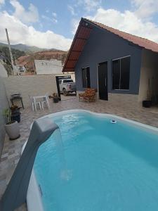 Bazén v ubytování Chalé Montanhez 3 nebo v jeho okolí