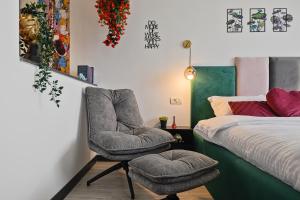 Ένα ή περισσότερα κρεβάτια σε δωμάτιο στο Full Kitchen AC CityView Free Public Parking 2 Bedroom Apartment