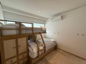 a bedroom with two bunk beds in a room at Departamento de 4 recámaras con vista al mar in Acapulco +17 photos