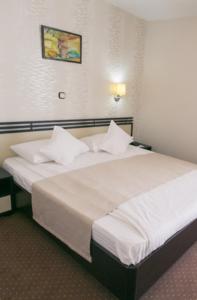 Ένα ή περισσότερα κρεβάτια σε δωμάτιο στο Casa iubirii