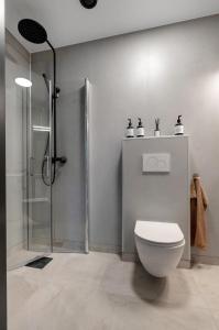 Phòng tắm tại Signature Compact Studio by Arctic Seasons