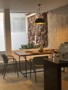 a dining room with a table and chairs at PASANI - Casa de Huéspedes in Bucaramanga