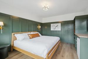 Ένα ή περισσότερα κρεβάτια σε δωμάτιο στο Lakelyn Lodge +45 φωτογραφίες