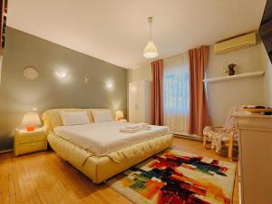 Giường trong phòng chung tại Balcesti Design Apartments - Walk to Old Town - Pumo Properties