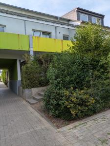 a building with a bunch of bushes in front of it at Deluxe Einzelzimmer nur für max 1 Nacht buchbar abends rein morgens raus in Bielefeld +18 photos