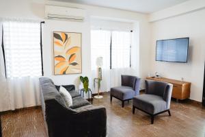 O zonă de relaxare la Beach & Nightlife at Your Doorstep!