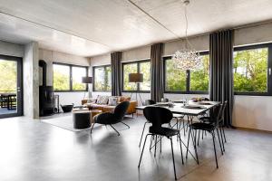 Khu vực ghế ngồi tại Haus Anton Exklusives Architektenhaus Fehmarn, Sauna & Strandkorb