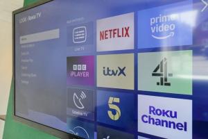 TV a/nebo společenská místnost v ubytování Modern 3BR Escape, Work & Relax, Fast Links to London, Free Parking