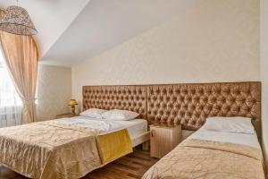 Llit o llits en una habitació de Nairi Hotel